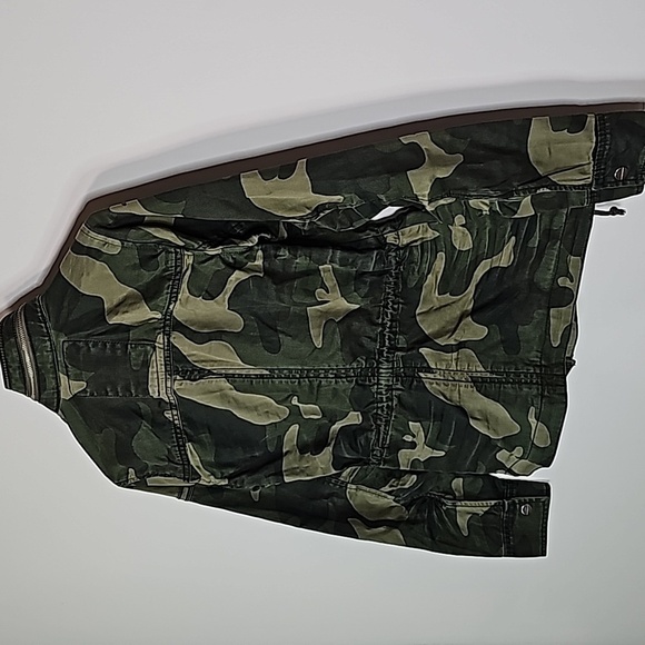 ABERCROMBIE & Fitch xs army camo zip up jacket - Picture 5 of 7
